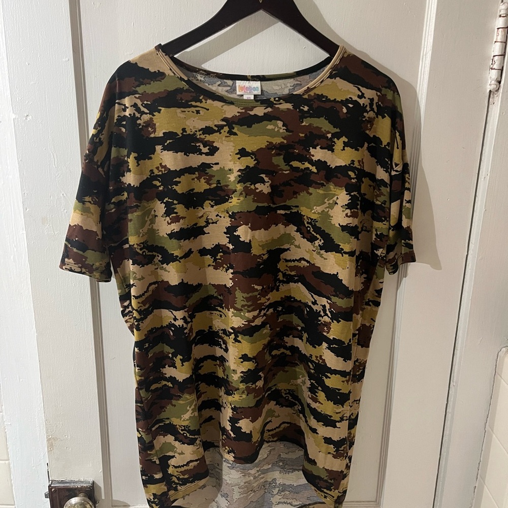 LuLaRoe XS Camo Hudson High-Low Tunic Top - Excellent Condition